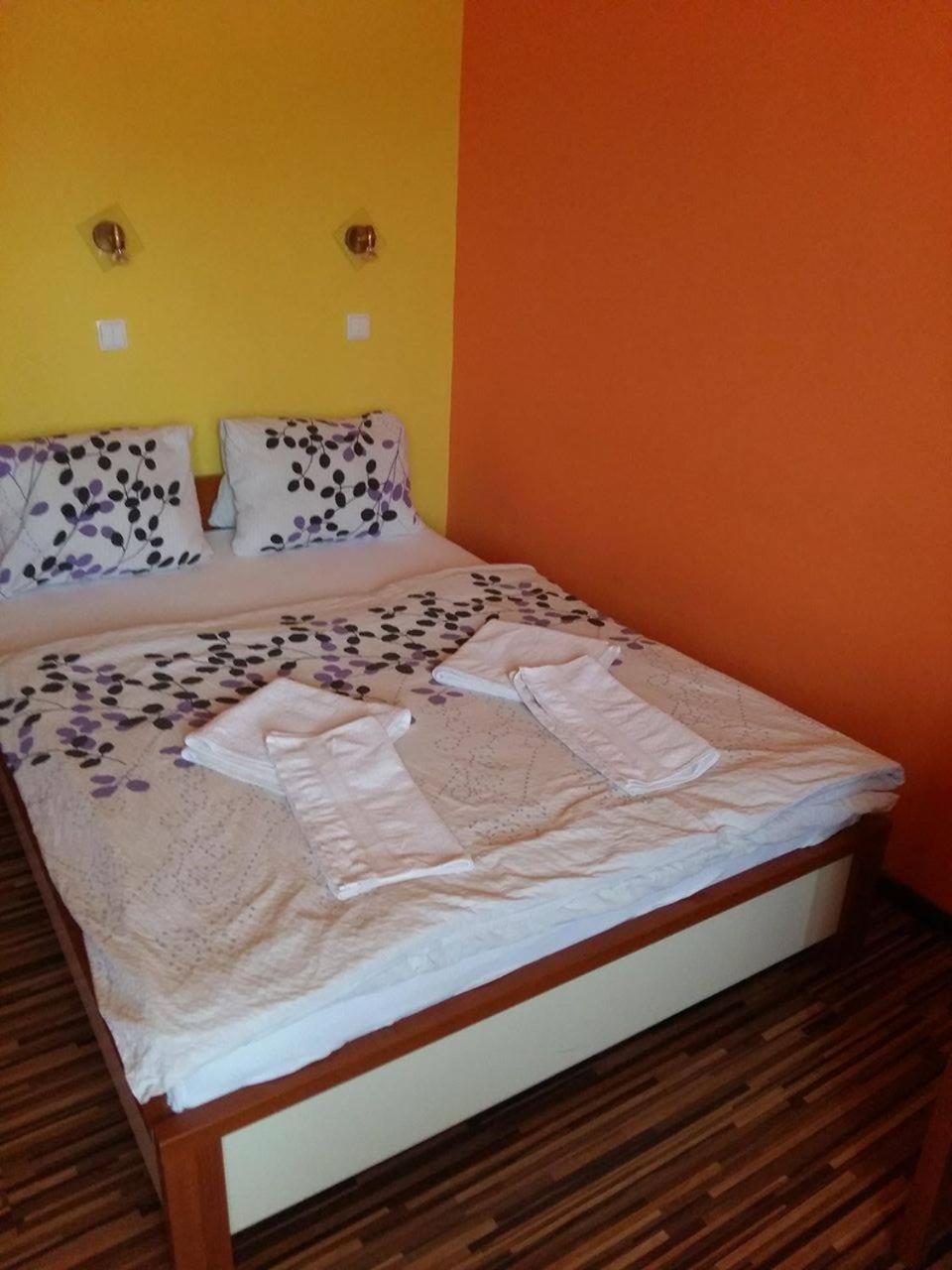 Hotel Centrál Šaľa Camera foto