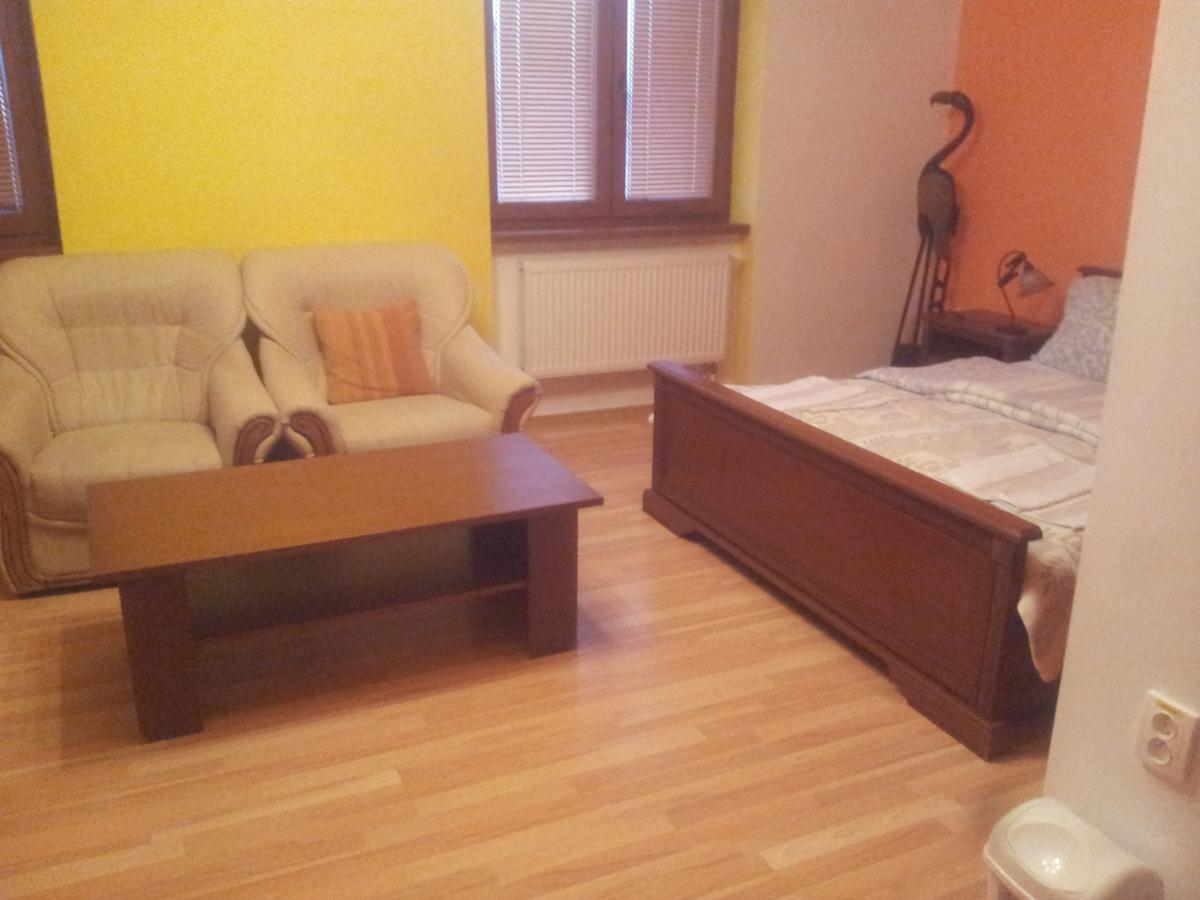 Hotel Centrál Šaľa Esterno foto