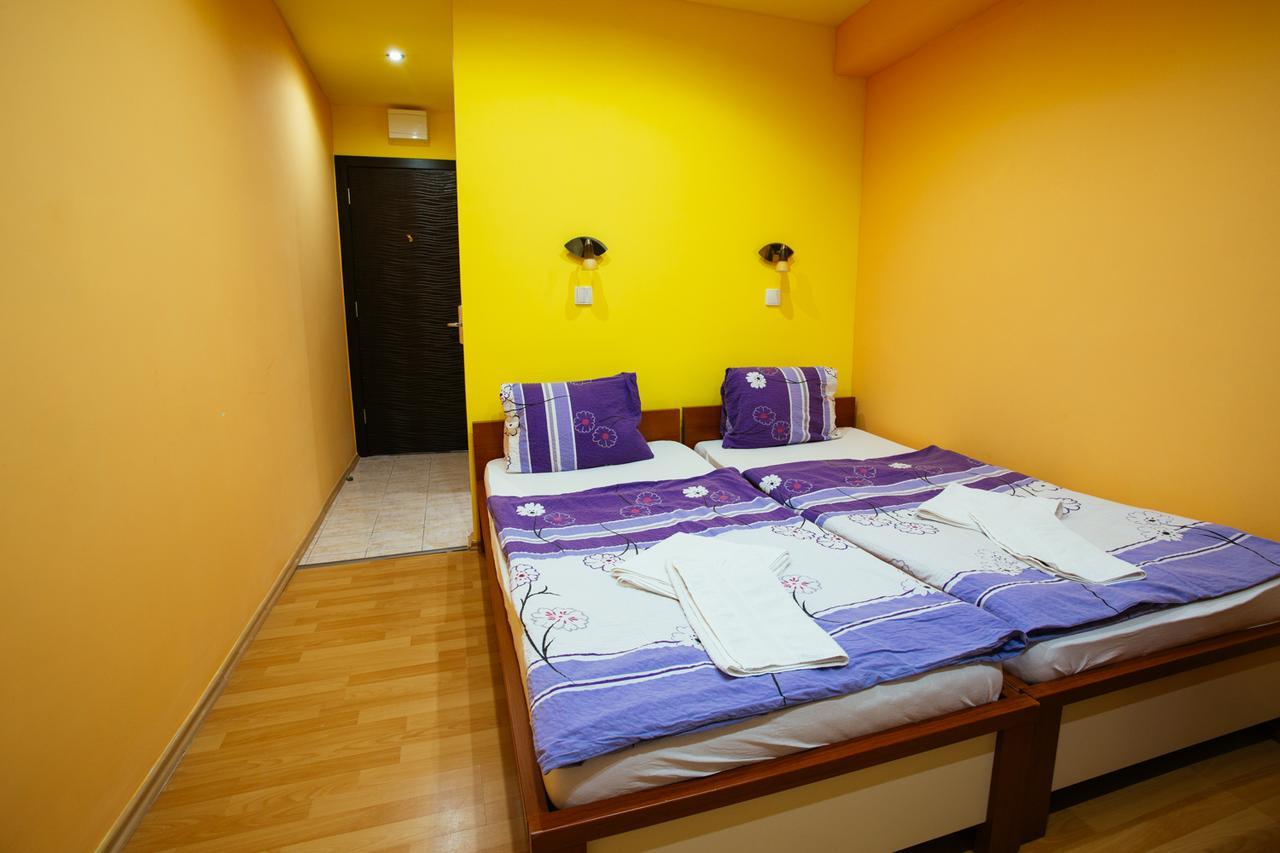 Hotel Centrál Šaľa Esterno foto