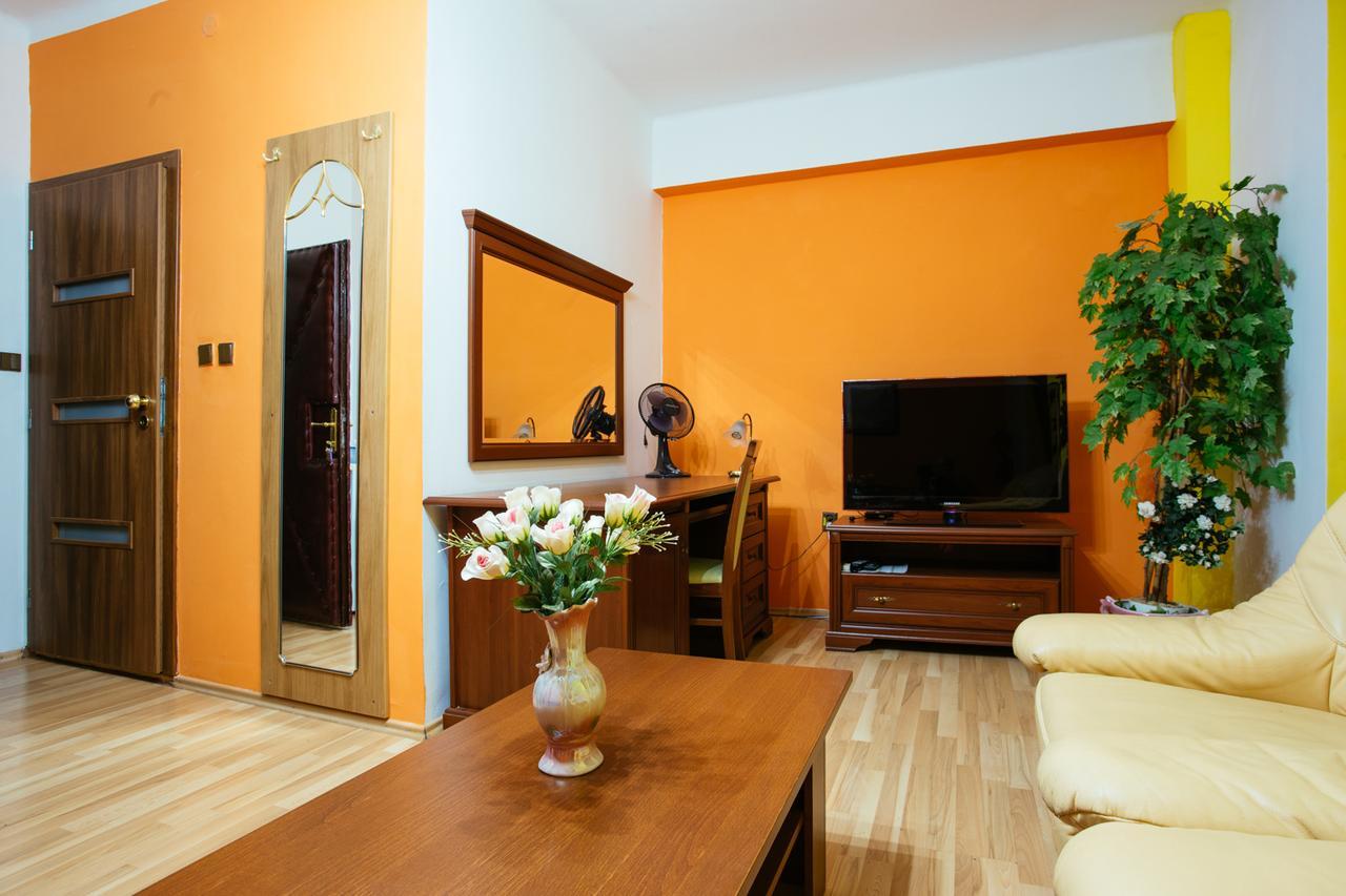 Hotel Centrál Šaľa Esterno foto