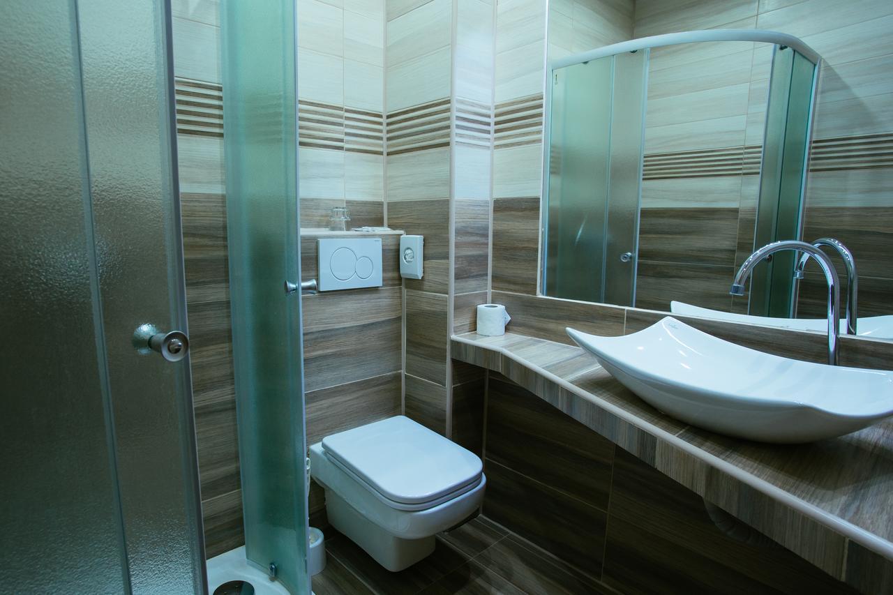 Hotel Centrál Šaľa Esterno foto