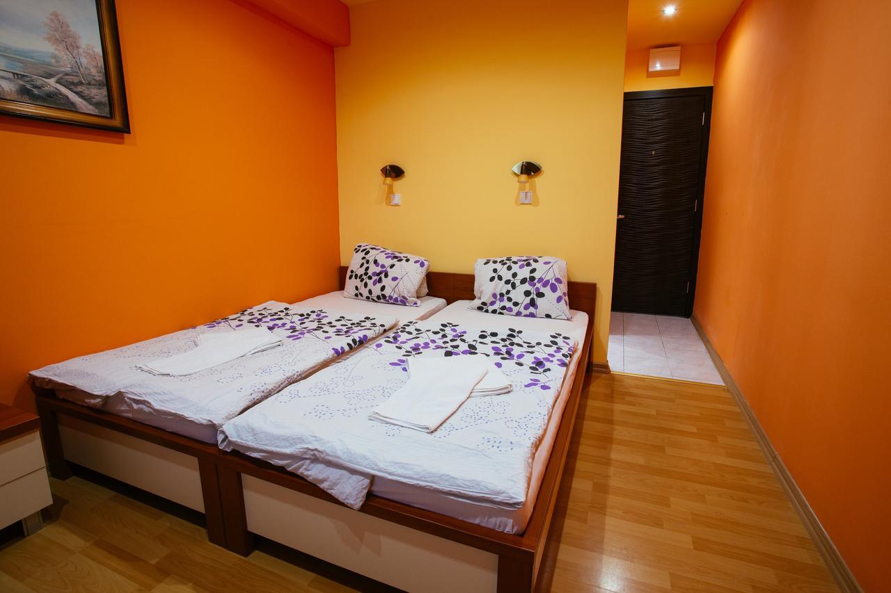 Hotel Centrál Šaľa Esterno foto
