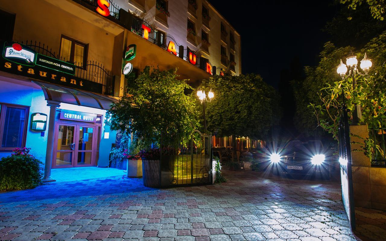 Hotel Centrál Šaľa Esterno foto