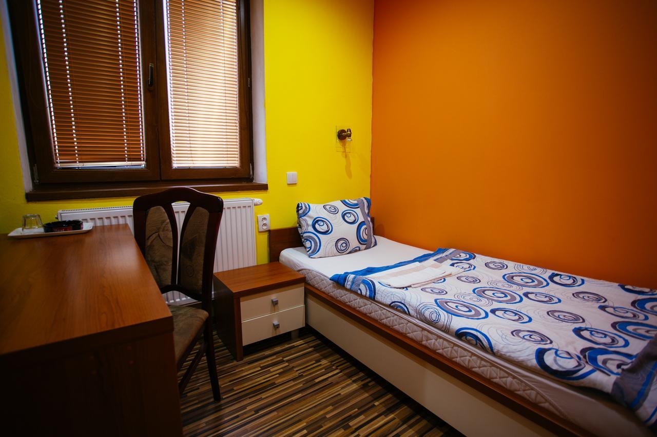 Hotel Centrál Šaľa Esterno foto