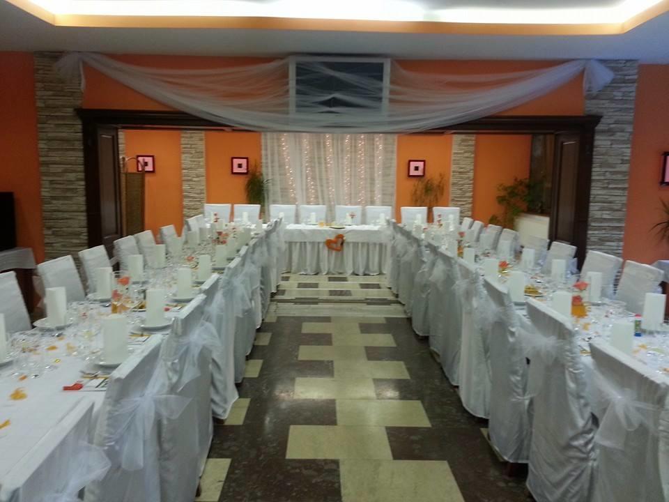 Hotel Centrál Šaľa Esterno foto